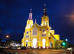 Iglesia San Francisco de Castro en la noche