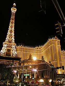 Archivo:Las Vegas Paris Hotel By Night