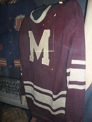 Archivo:Montreal Maroons jersey at IHHOF