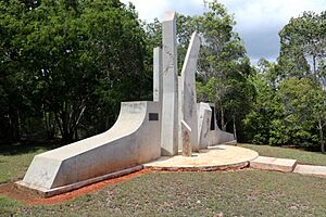 Archivo:Monument Gramna expedition - 02