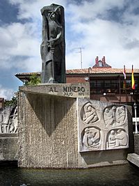 Archivo:Monumento al minero. Guardo