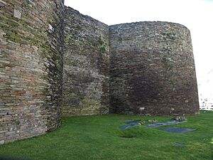 Archivo:Murallas de Lugo (3349154294)
