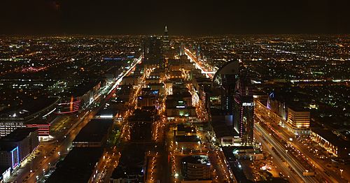 Archivo:Night view of City Riyadh from Hauptstadt Saudi Arabiens - panoramio
