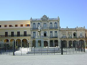Archivo:Plaza Vieja de La Habana, Cuba