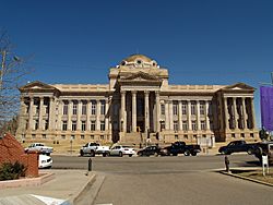 Pueblo County Courthouse by David Shankbone.jpg