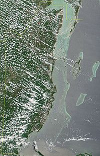 Archivo:Satellite image of Belize in May 2001