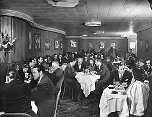 Archivo:Stork-Club-Cub-Room-November-1944