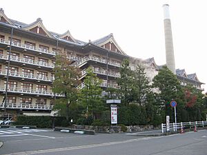 Archivo:Tenri Hospital