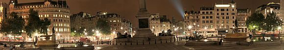 Archivo:Trafalgar square night panorama