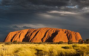 Archivo:Uluṟu (Ayers Rock), Sunset