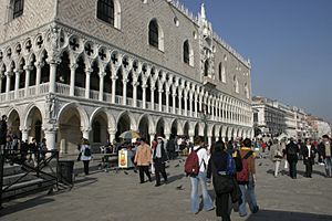Archivo:Venice - Doge's Palace - Front on the Molo