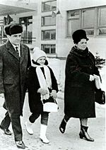 Archivo:Vladimir Mikhaylovich Komarov (1927-1967), his wife Valentina Komarov, and their daughter Irina