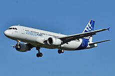 Archivo:Airbus A320-200 Airbus Industries (AIB) "House colors" F-WWBA - MSN 001 (10276181983)