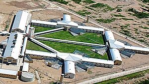 Archivo:Carcelcruzdeleje