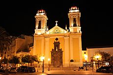Archivo:Catedral de Ceuta, de noche