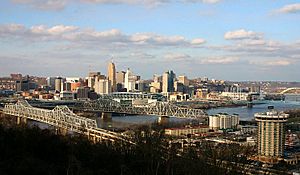 Archivo:Cincinnati oh skyline
