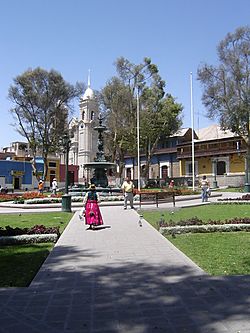 Archivo:Ciudad de Moquegua - Plaza de armas