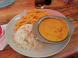Archivo:Curry-pollo-arroz-kompas