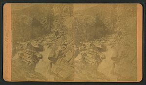 Archivo:Devil's Punch Bowl falls, from Robert N. Dennis collection of stereoscopic views