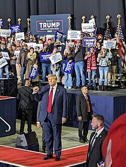 Archivo:Donald Trump rally SNHU Arena downtown Manchester NH January 2024 09