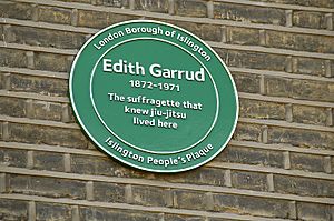 Archivo:Edith Garrud, Islington, London (7516213332)