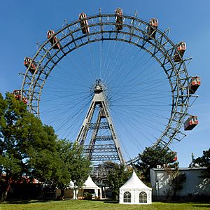 Archivo:Giant Ferris Wheel Vienna from W on 2010-09-20