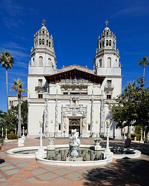 Archivo:Hearst Castle Casa Grande September 2012 panorama 2