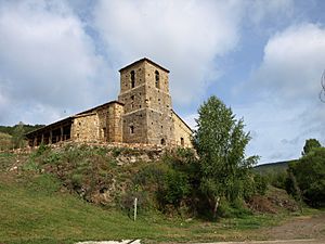Archivo:Iglesia de San Martín de Valdetuéjar, Valderrueda, León (1)
