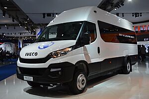Archivo:Iveco Daily 2014 Minibus. Free image Spielvogel