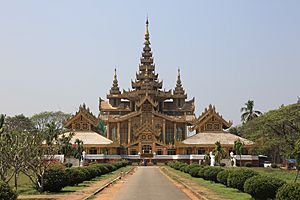 Archivo:Kanbawzathadi Palace - Bago, Myanmar 20130219-01