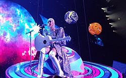 Archivo:Katy Perry, Witness Tour, Bell Center, Montréal, 19 September 2017 (3) (37338808035)