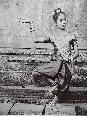 Archivo:Kmer Dance.