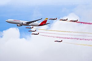 Archivo:La nueva Iberia & La patrulla Águila II (15907243487)