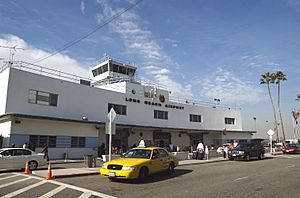 Archivo:Long Beach Airport LARGE