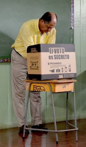 Archivo:Luis Guillermo Solís, elecciones abril 2014