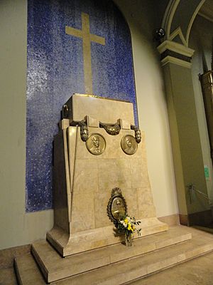 Archivo:Mausoleo de Merceditas