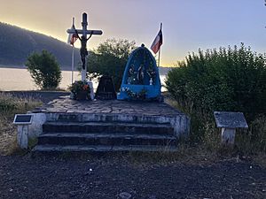 Archivo:Memorial a víctimas de la erupción del volcán Villarrica de 1964