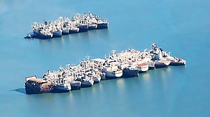 Archivo:Mothball fleet Suisun Bay aerial