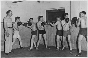 Archivo:National Youth Administration WPA boxing lessons YMCA Boise ID 1936