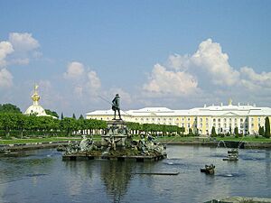 Archivo:NeptunFountain Peterhof