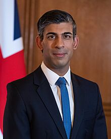 Official Portrait of Prime Minister Rishi Sunak (crop with flag).jpg
