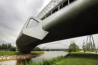 Pabellón Puente y Puente del Tercer Milenio.jpg