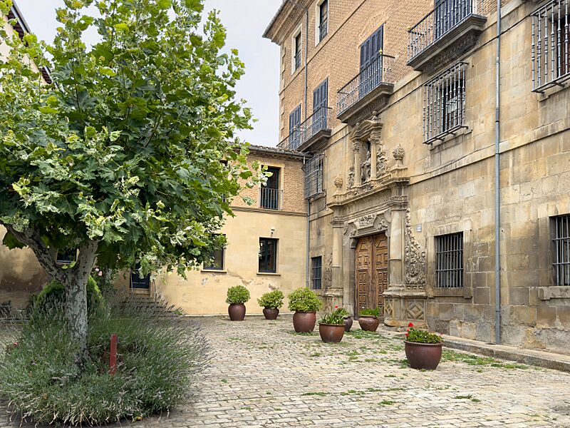 Palacio Episcopal de Pamplona 01