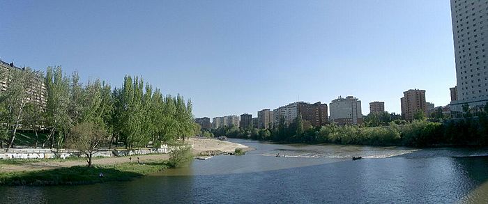 Archivo:Panoramica Pisuerga Valladolid2