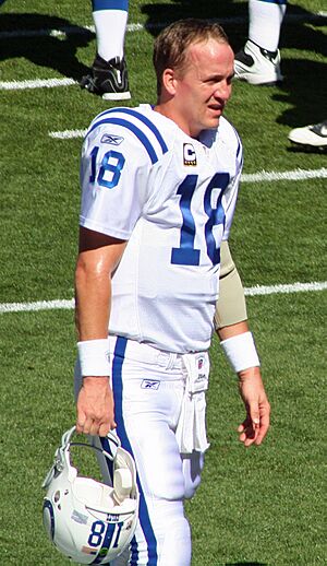 Archivo:Peyton Manning, September 26,2010, vs Denver