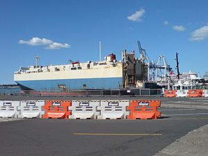 Archivo:Ports of Auckland RORO Ship