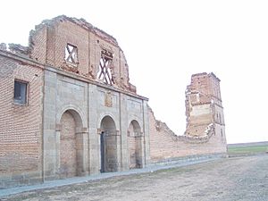 Ruinas del Convento de San Agustín (Madrigal de las Altas Torres).JPG