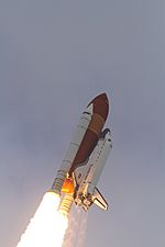 Archivo:STS-134 launch 5