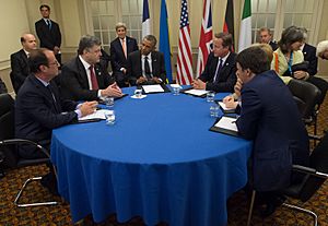 Archivo:Secretary Kerry Joins President Obama for Meeting With Ukrainian President Poroshenko Before NATO Summit in Wales (14950820747)
