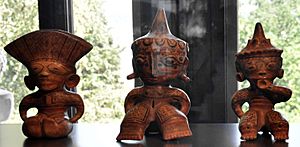 Archivo:Sitzende Figuren Nicoya Museum Rietberg RMA 511 512 2006-176